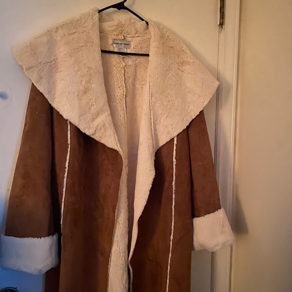 Barely used Newport News coat size 12 coat - Picture 2 of 4